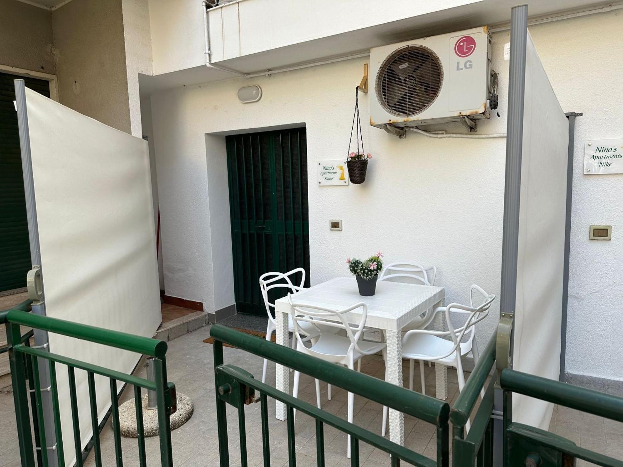Nino'S Apartments Giardini Naxos Exterior photo