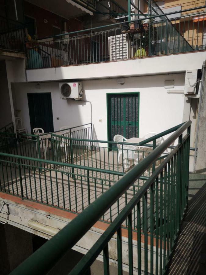 Nino'S Apartments Giardini Naxos Exterior photo